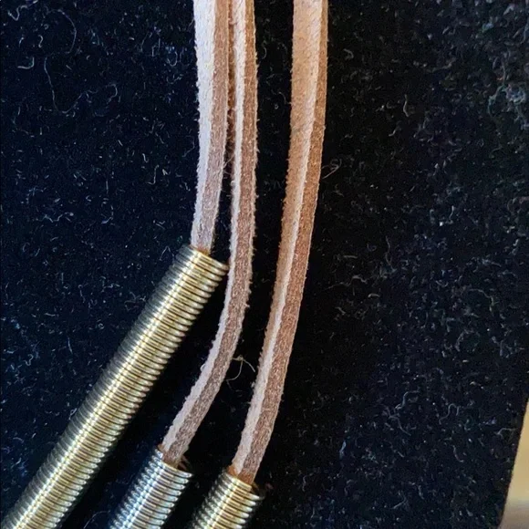 🆕Tri-Coil Necklace with real leather - Picture 3 of 3